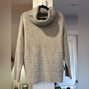 Old Navy Heather Gray Knit Top - Size Large Petite